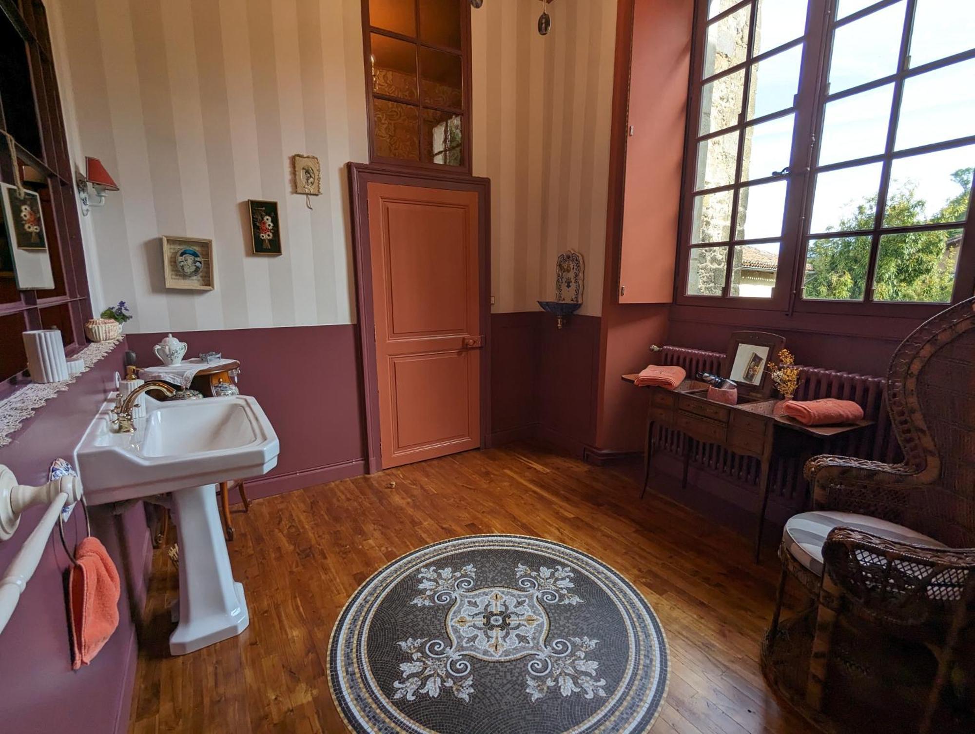 Manoir Des Arts Bed & Breakfast กงโฟลองส์ ภายนอก รูปภาพ