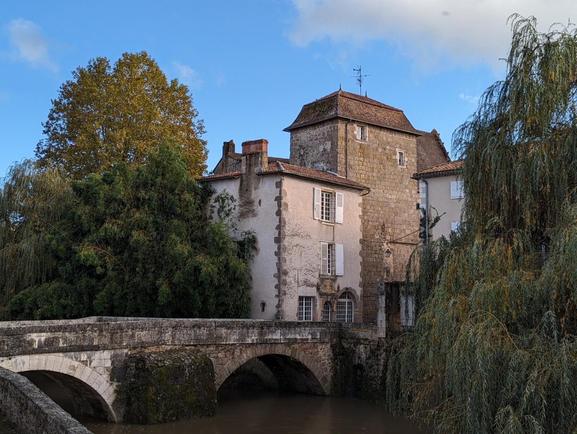 Manoir Des Arts Bed & Breakfast กงโฟลองส์ ภายนอก รูปภาพ